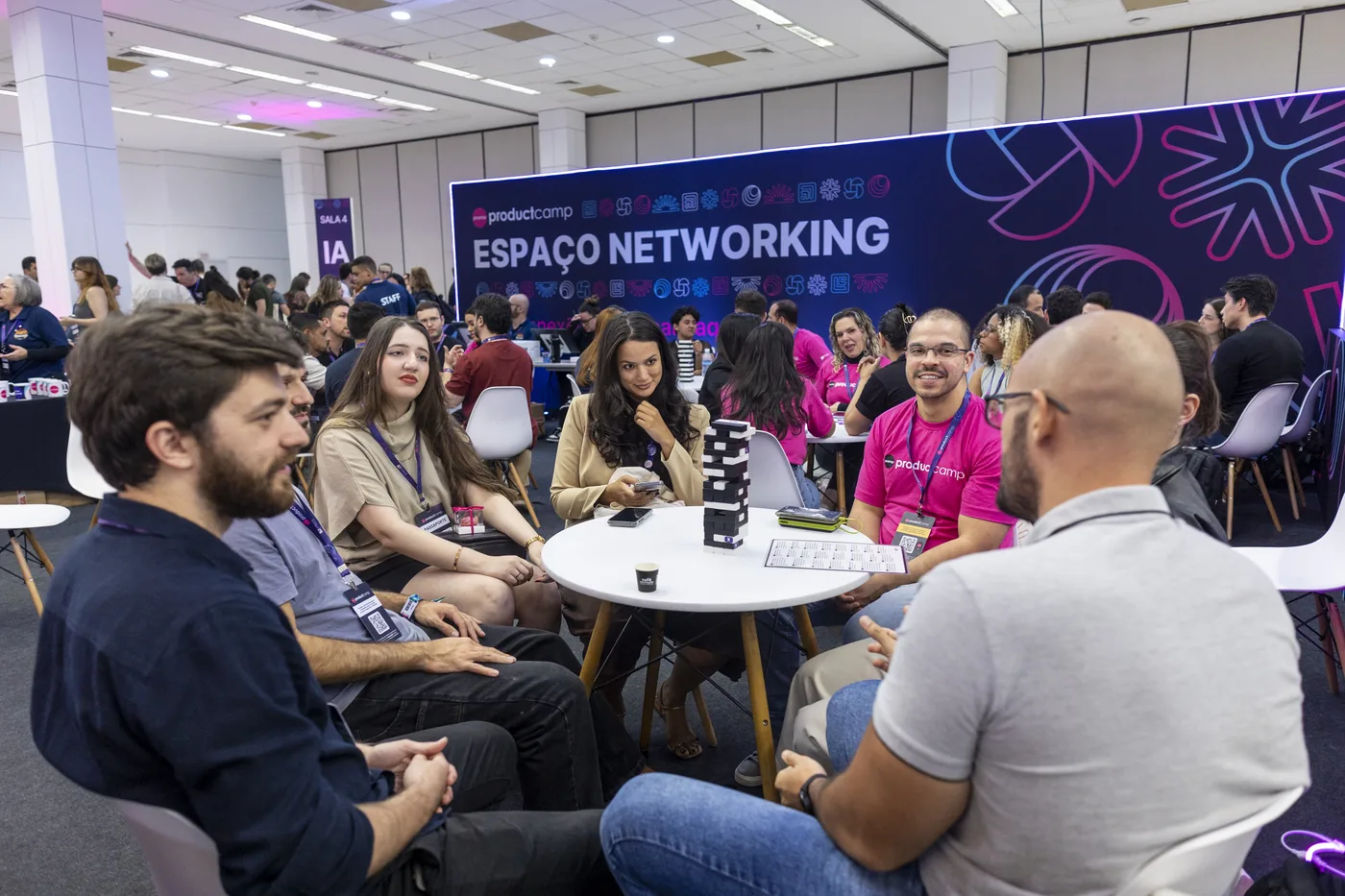 Espaço de networking do Product Camp 2025